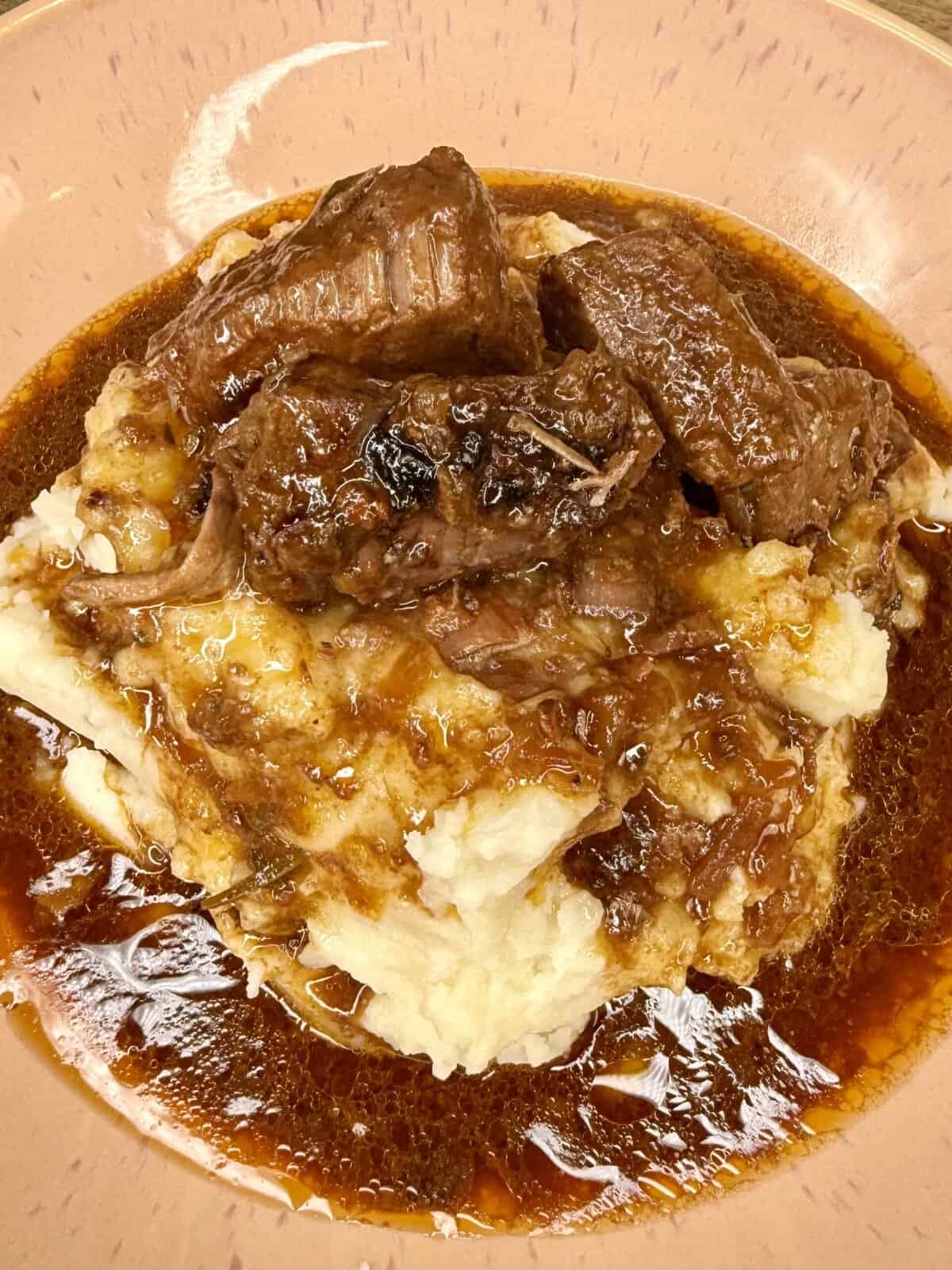 Set It & Forget It: Rich Slow Cooker Steak and Gravy Recipe